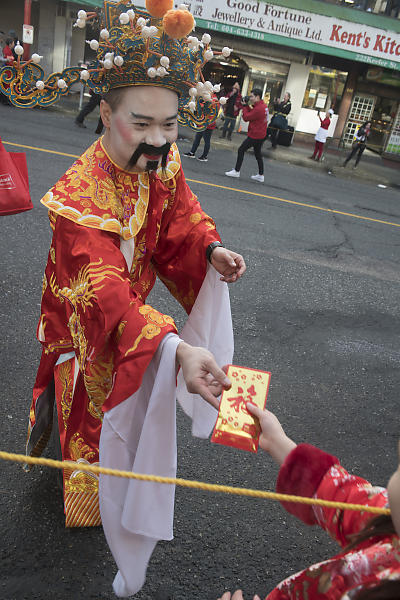 Claira Received Red Packet From God Of Fortune