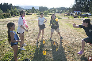 Playing Spikeball